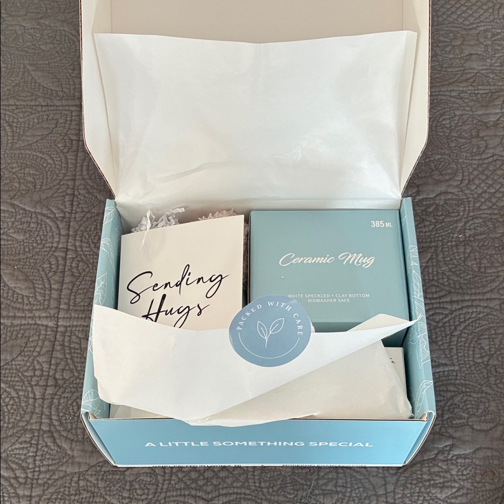 Ceramic Mug Gift Set - White candle tea and Socks